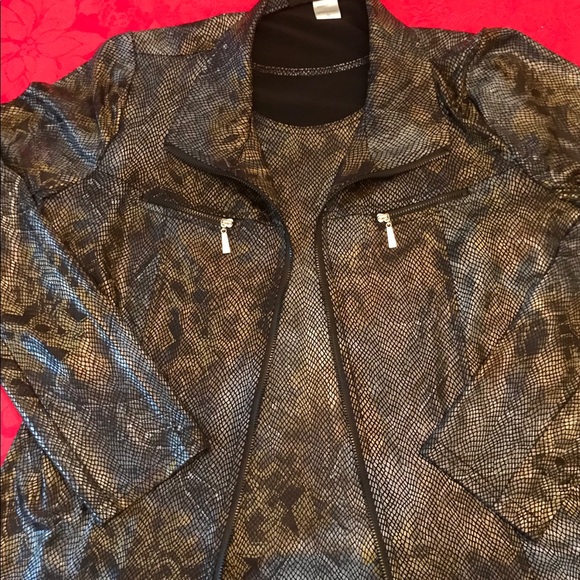 2 pc 〰️Light jacket & Top〰️ - Picture 2 of 7